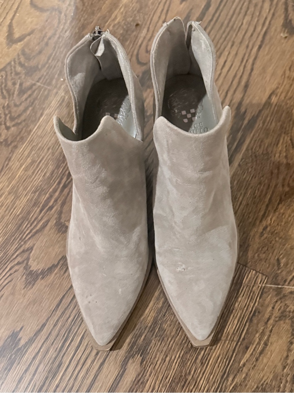 Vince Camuto Taupe Suede Pointed Toe Ankle Booties – Women’s Size 9